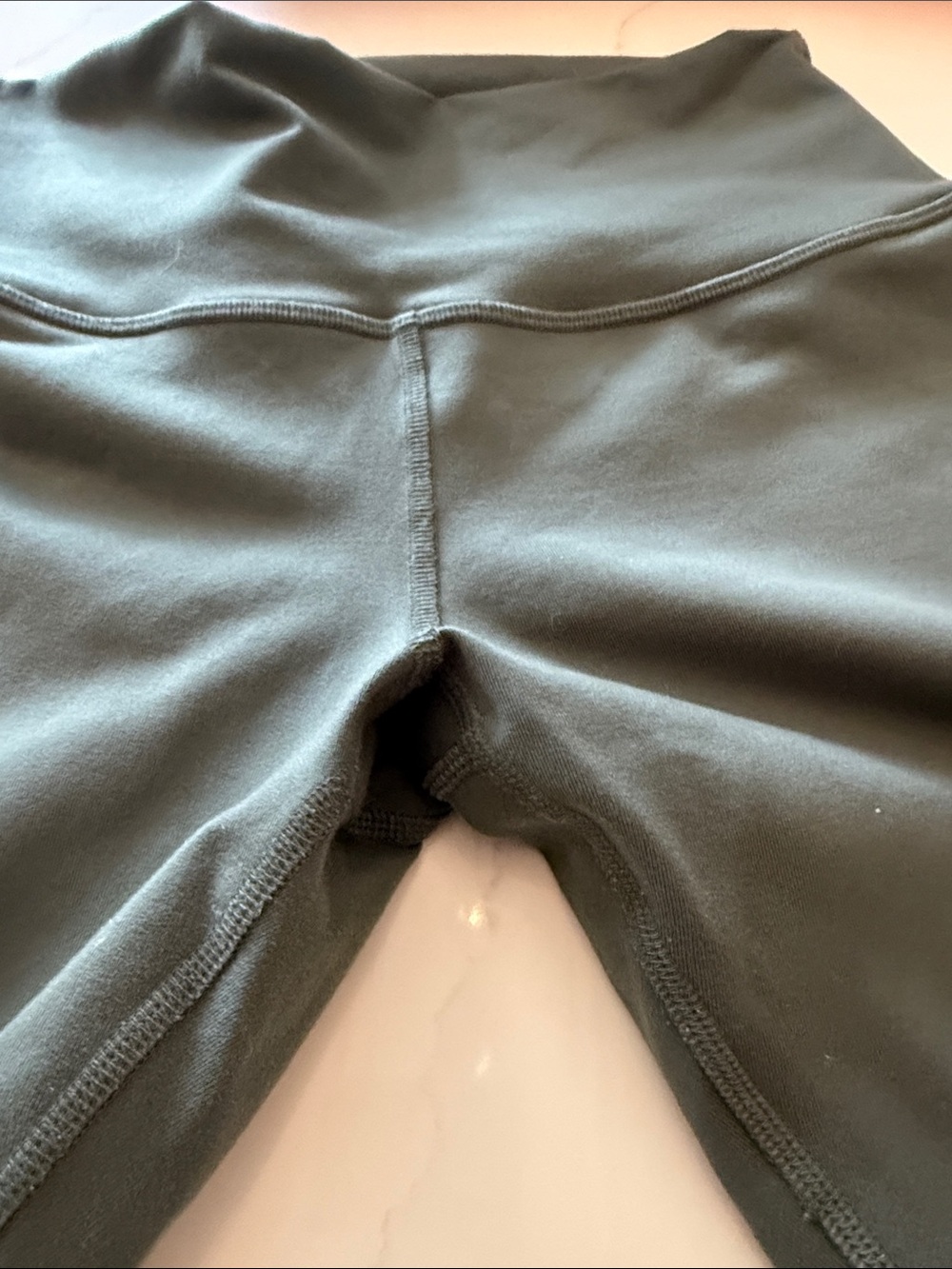 Alo  Olive Green High-Waist Leggings like new never in drier - Picture 3 of 4